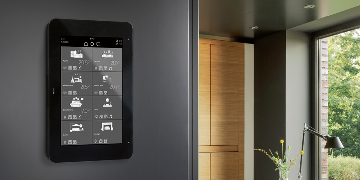 JUNG Smart Panel 8 bei Elektrotechnik Wolf in Lauf a.d. Pegnitz